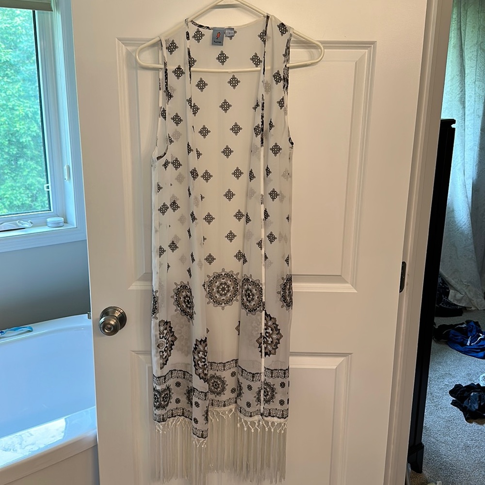 Sheer sleeveless kimono